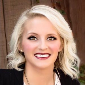 Meet your Posher, Whitney